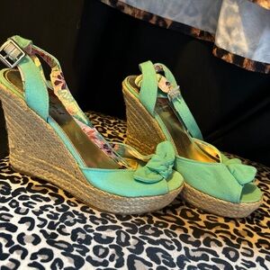 Size 9 women’s shoe